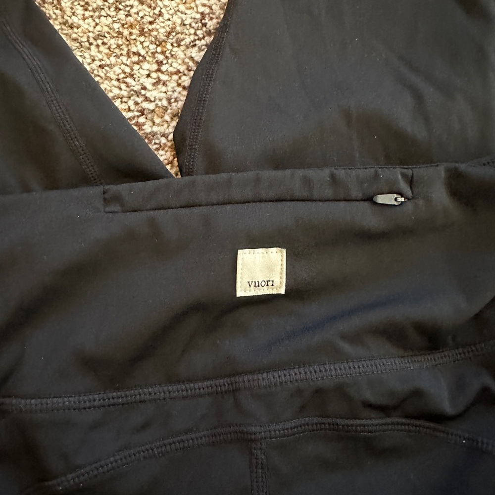 Women’s Vuori performance joggers/legging - Picture 2 of 3